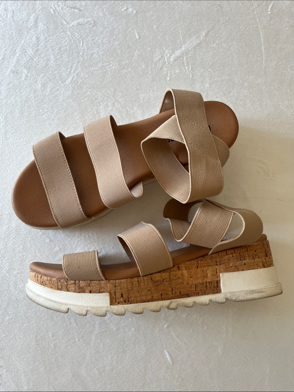 Cushionaire platform sandal 8.5